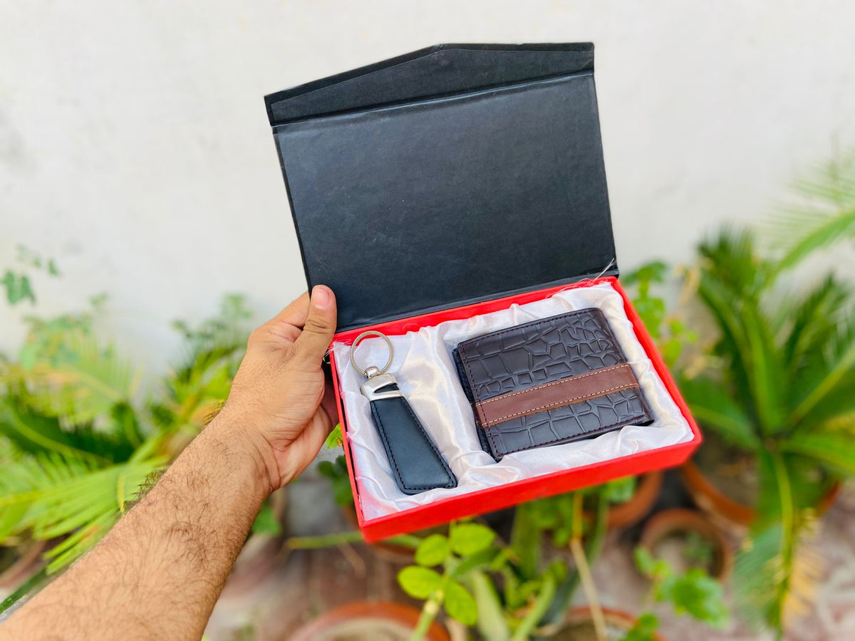 Wallet and keychain set personalized with your name, with gift box