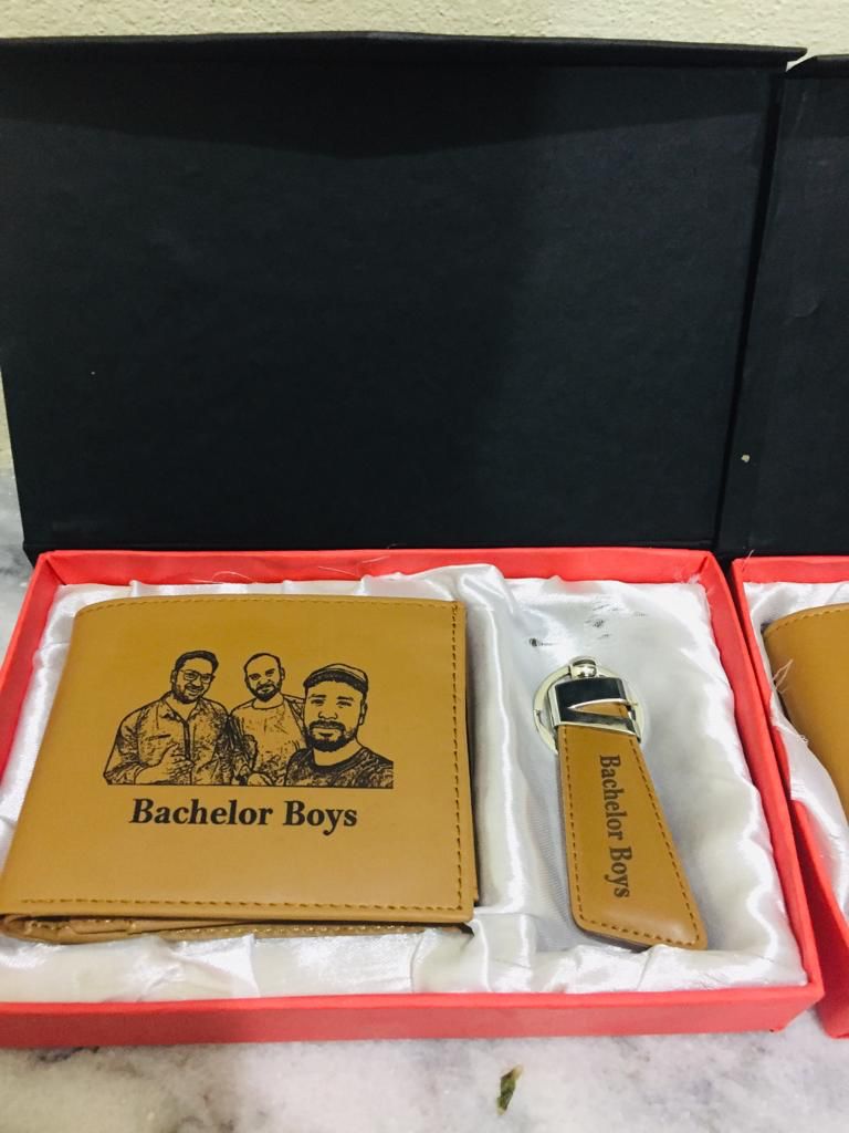 Wallet and keychain set personalized with your picture and name, with gift box
