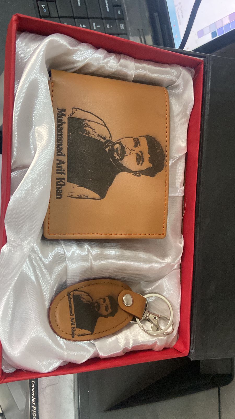 Wallet and keychain set personalized with your sketch and name, with gift box